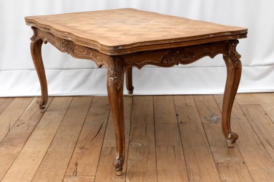 可伸展的橡木鑲木桌